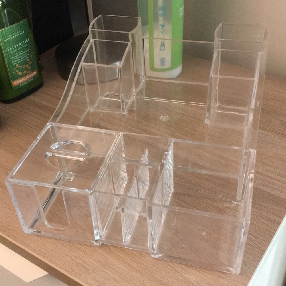 Clear makeup organizer
